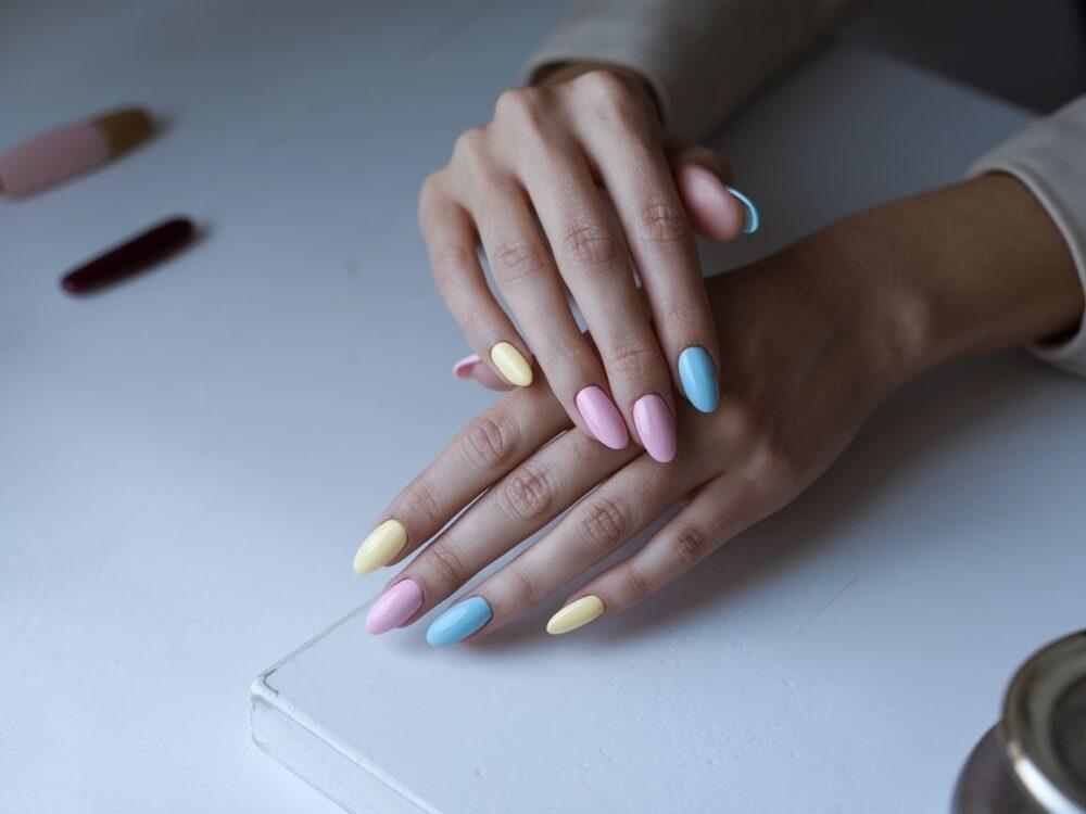 delikatny manicure