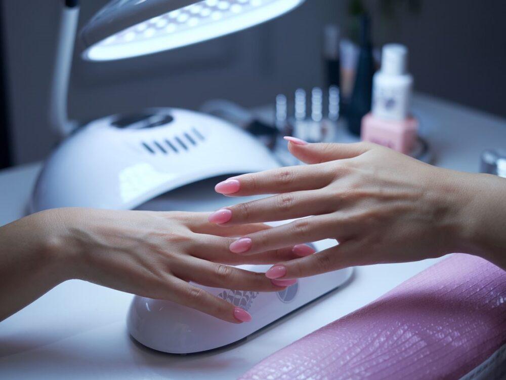 manicure hybrydowy