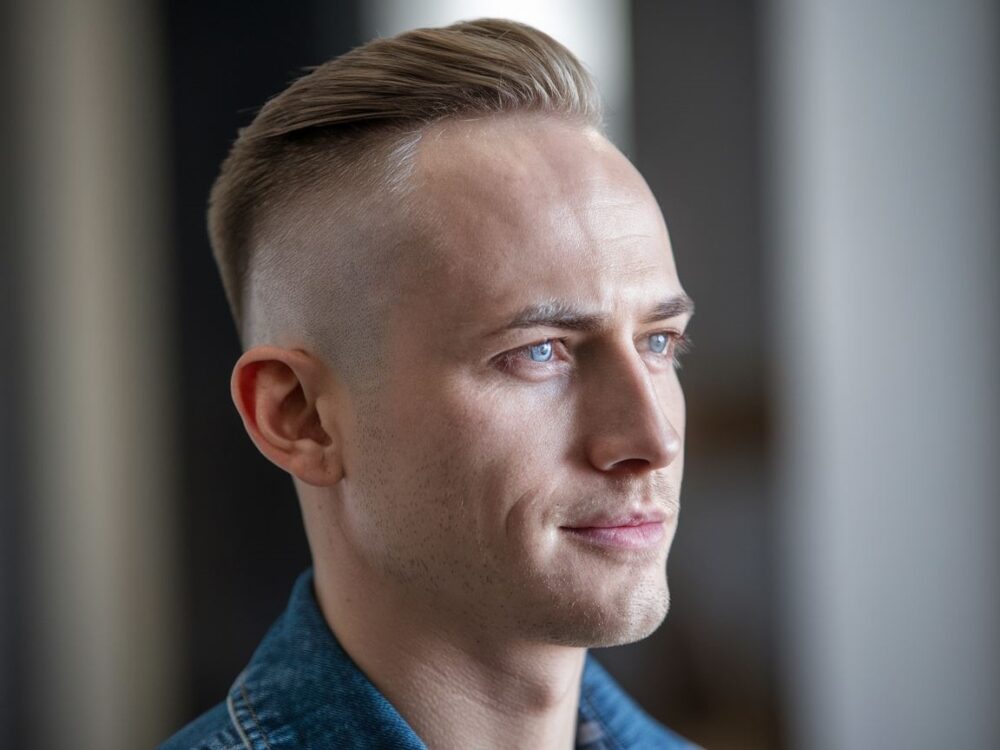 mężczyzna z zakolami