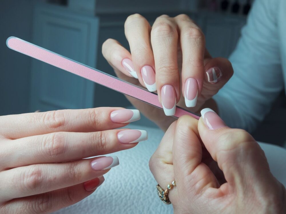 narzędzia do manicure hybrydowego