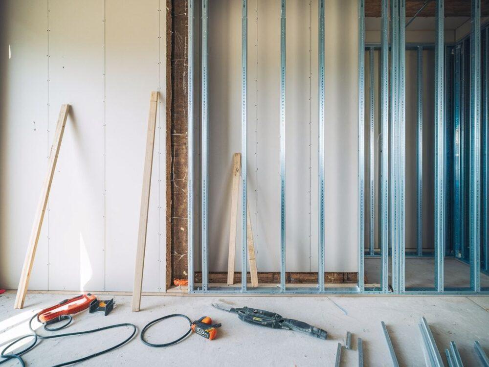 narzędzia do stelaża ściennego