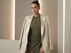 stylizacja z zieloną sukienką