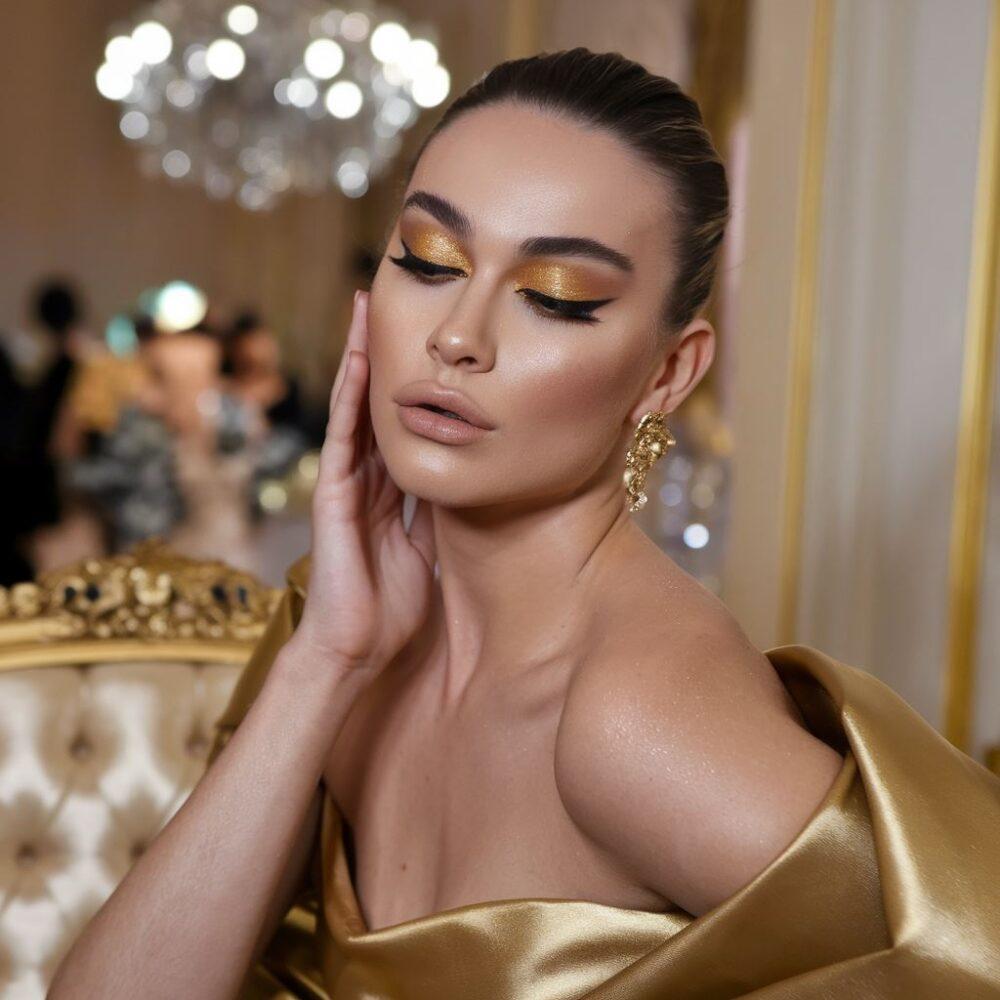 złota sukienka i złoty makijaż